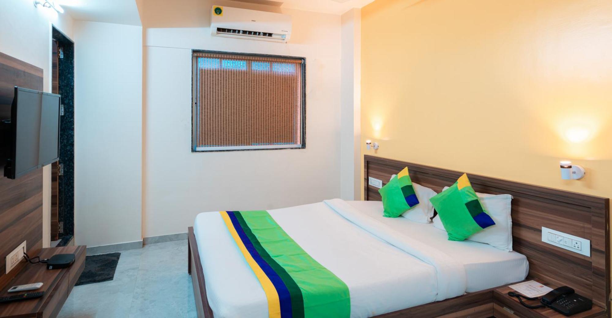 Treebo Trend The White Castle Hotel Pune Eksteriør billede